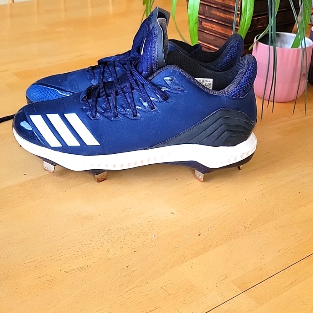 Adidas cleats. Men's 8.5 or women's 10.  Navy. Like new. Perfect.